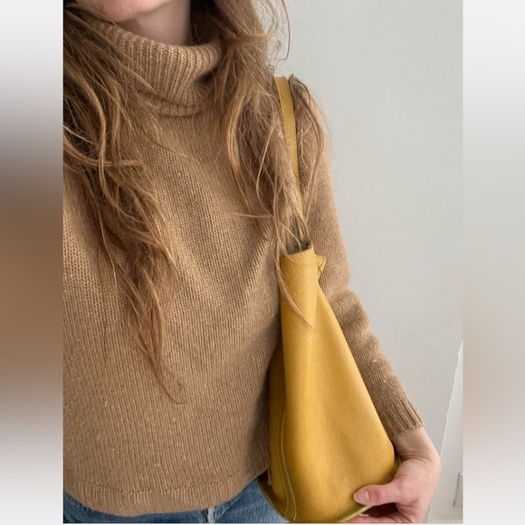 Yellow Leather Bucket Bag main image 9